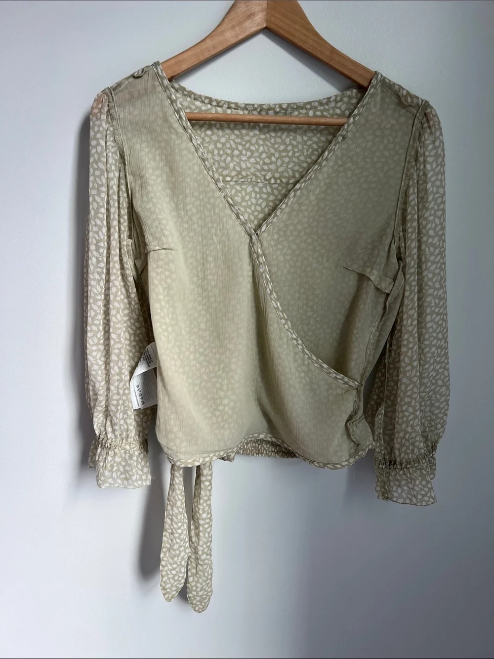 Abercrombie & Fitch | Cream Printed Wrap Blouse Business Casual NWT Size M